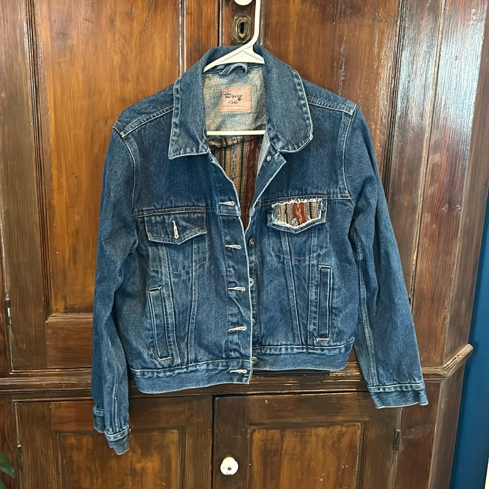 Jean jacket with patterned pocket and back